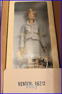 Franklin Mint Princess Diana Vinyl Doll + 5 Ensembles, Accessories And Trunk New