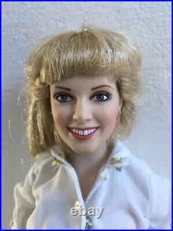 Franklin Mint SANDY GREASE 16 Vinyl partially dressed DOLL + her NIGHT GOWN