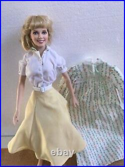 Franklin Mint SANDY GREASE 16 Vinyl partially dressed DOLL + her NIGHT GOWN