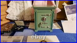 Franklin Mint Titanic Rose Collection Trunk Safe &necklace Two Dolls & Outfits