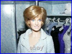 Franklin Mint Vinyl PRINCESS DIANA doll in TRUNK with WARDROBE