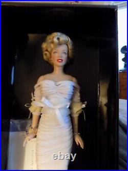 Franklin mint most wanted marilyn monroe cover queen doll coa