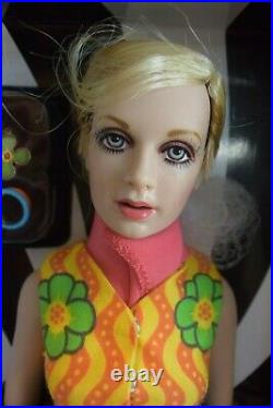 Gorgeous 16 Franklin Mint Vinyl Portrait Doll, Twiggy