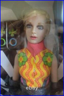 Gorgeous 16 Franklin Mint Vinyl Portrait Doll, Twiggy