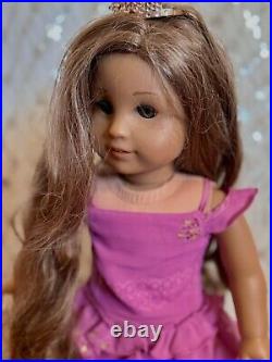 Kanani, ? American Girl of the Year? Beautiful hair and tiara? Lightly used
