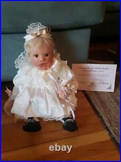 Lee Middleton Doll Beauty First Born-Awake #2402/2500. C. O. A, tags and box