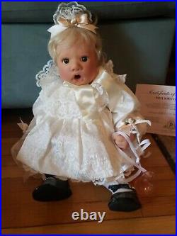 Lee Middleton Doll Beauty First Born-Awake #2402/2500. C. O. A, tags and box