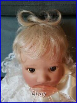 Lee Middleton Doll Beauty First Born-Awake #2402/2500. C. O. A, tags and box