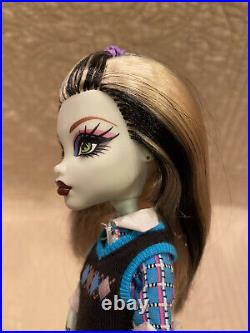 Lot 2 Monster High doll 2008 1st Wave Frankie Stein Schools Out Elastic GLUEFREE