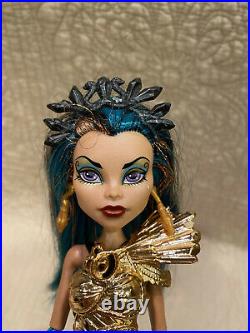 Lot 2 Near Complete Monster High doll Boo York Nefera de Nile Luna Mothews Shoes