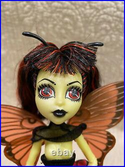 Lot 2 Near Complete Monster High doll Boo York Nefera de Nile Luna Mothews Shoes