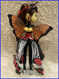 Lot 2 Near Complete Monster High doll Boo York Nefera de Nile Luna Mothews Shoes