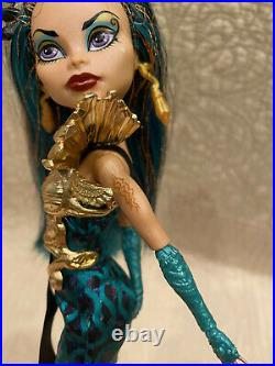 Lot 2 Near Complete Monster High doll Boo York Nefera de Nile Luna Mothews Shoes