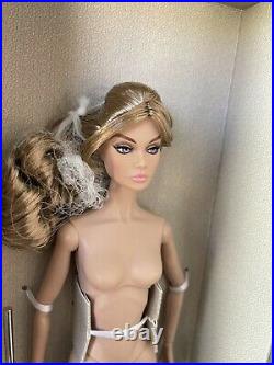 MINT NUDE Outback Walkabout Poppy Parker with Extra Hands, Stand, & COA