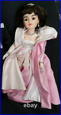 Madame Alexander 21 Opera Gown Jacqueline Kennedy Doll