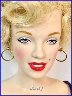 Marilyn Monroe Franklin Mint, Limited Edition. Vinyl portrait doll. 16 High