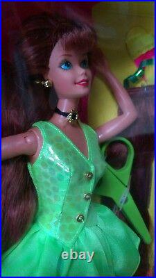 Mattel 1994 FRENCH EDITION 12643 CUT AND STYLE BARBIE COUPE ET COIFFE rare