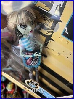 Monster High Home Ick Frankie Stein daughter of Frankeinstein 2011 Mattel LOT