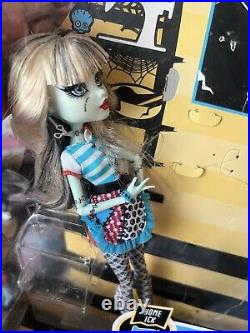 Monster High Home Ick Frankie Stein daughter of Frankeinstein 2011 Mattel LOT