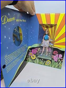 NRFB 2001 Checkerboard Toys 30th Anniversary Dawn Doll + 2 Fashion Outfits LOOK