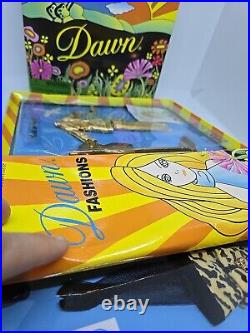 NRFB 2001 Checkerboard Toys 30th Anniversary Dawn Doll + 2 Fashion Outfits LOOK
