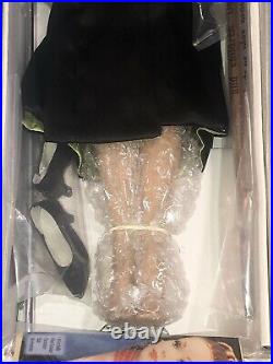 Robert Tonner Bewitched Samantha 16' Vinyl Doll T5-J16D-3S-001 Mint in Box NRFB