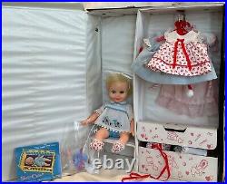 SUZY CUTE Doll with Case 6 outfits Deluxe Reading Topper Toys vintage 60's
