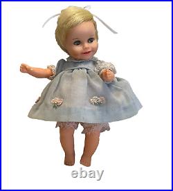 SUZY CUTE Doll with Case 6 outfits Deluxe Reading Topper Toys vintage 60's