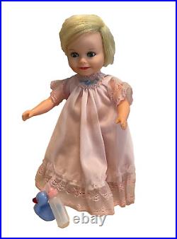SUZY CUTE Doll with Case 6 outfits Deluxe Reading Topper Toys vintage 60's
