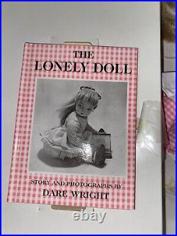 The lonely Doll 40th Anniversary set pin teddy bear a gift from book lot