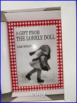 The lonely Doll 40th Anniversary set pin teddy bear a gift from book lot