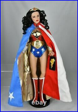 Tonner Dolls Wonder Woman Deluxe 17 DC Stars 2009 Rare, Mint Complete