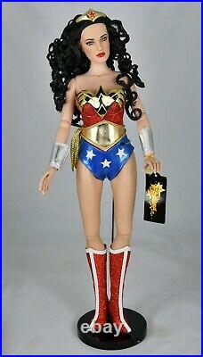 Tonner Dolls Wonder Woman Deluxe 17 DC Stars 2009 Rare, Mint Complete