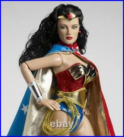 Tonner Dolls Wonder Woman Deluxe 17 DC Stars 2009 Rare, Mint Complete