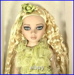 Tonner Ellowyne Wilde Sweetly Sullen Preowned Mint