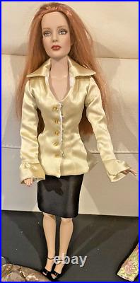 Tonner Tyler Wentworth 16 2001 Doll Red Hair with lot of clothing & hangers