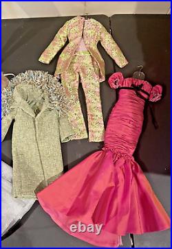 Tonner Tyler Wentworth 16 2001 Doll Red Hair with lot of clothing & hangers