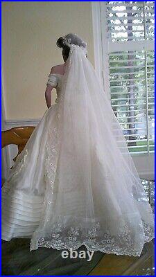 Vintage Franklin Mint Vinyl Doll Jacqueline Jackie Kennedy Bride Wedding Dress