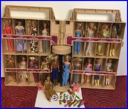 Vintage Kenner GLAMOUR GALS Fashion Doll Showplace Case & 19 Dressed Dolls 1981