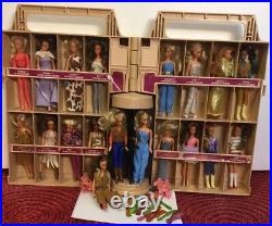 Vintage Kenner GLAMOUR GALS Fashion Doll Showplace Case & 19 Dressed Dolls 1981