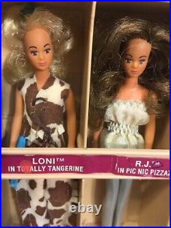 Vintage Kenner GLAMOUR GALS Fashion Doll Showplace Case & 19 Dressed Dolls 1981