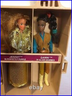 Vintage Kenner GLAMOUR GALS Fashion Doll Showplace Case & 19 Dressed Dolls 1981