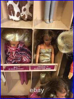 Vintage Kenner GLAMOUR GALS Fashion Doll Showplace Case & 19 Dressed Dolls 1981