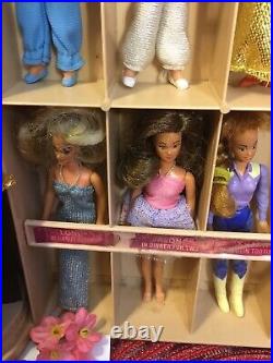 Vintage Kenner GLAMOUR GALS Fashion Doll Showplace Case & 19 Dressed Dolls 1981