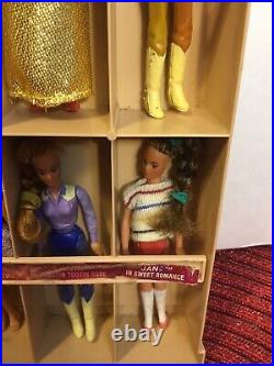 Vintage Kenner GLAMOUR GALS Fashion Doll Showplace Case & 19 Dressed Dolls 1981
