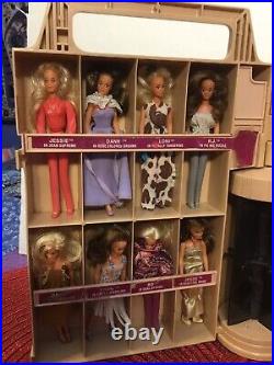 Vintage Kenner GLAMOUR GALS Fashion Doll Showplace Case & 19 Dressed Dolls 1981