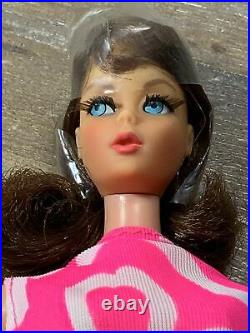 Vintage MARLO FLIP 1970 #1160 TNT MOD Barbie Brunette NEAR MINT Hair Cello