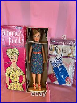 WONDERFUL MIB Ideal Tammy's MomDoll with Extra Outfit