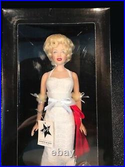 Walk of Fame Vinyl Marilyn Monroe 16 Doll Franklin Mint WHITE EYELET Dress