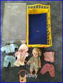 XDeluxe Reading Corp. Lot 11 dolls (5 Penny Brite) & 6 Suzy cute with crib, Case